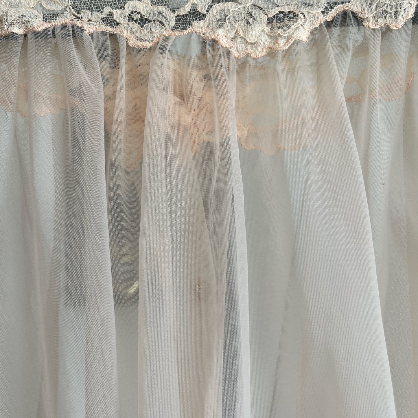 Vintage Peachy Sheer Nylon Puff Nightgown  Robe w Satin Buttons and Lace Trim ⓍⓁ