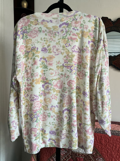 Vintage Traditional Touches White Sweater with Pink, Yellow, and Purple Pastel Flowers Ⓛ