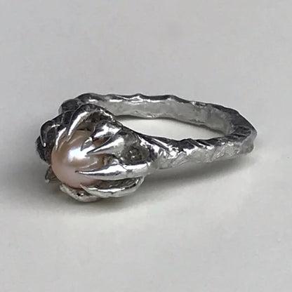 Captivator Ring | Custom Size