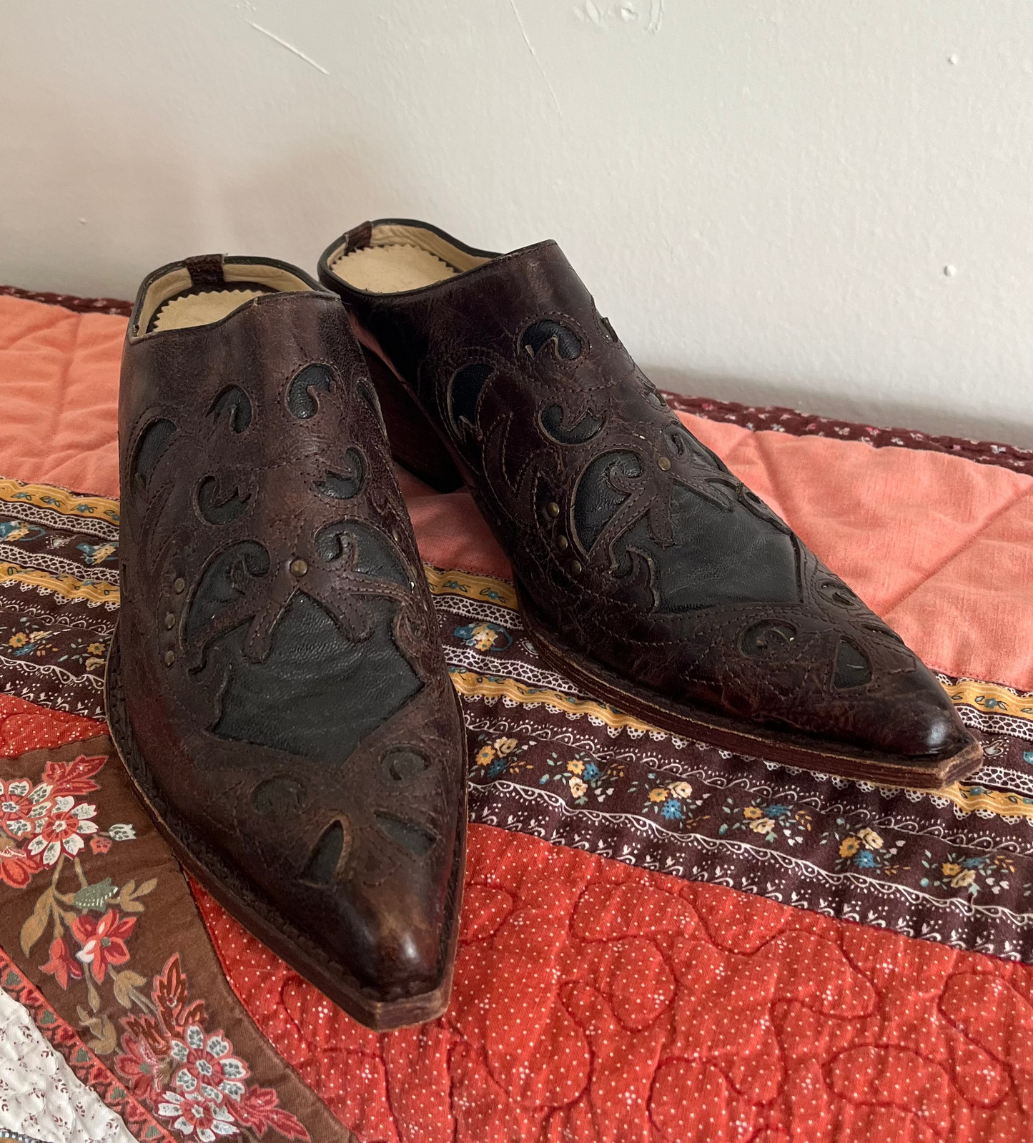 Vintage Coral Brown and Black Leather Cuban Heel Pointed Mules | Size 7