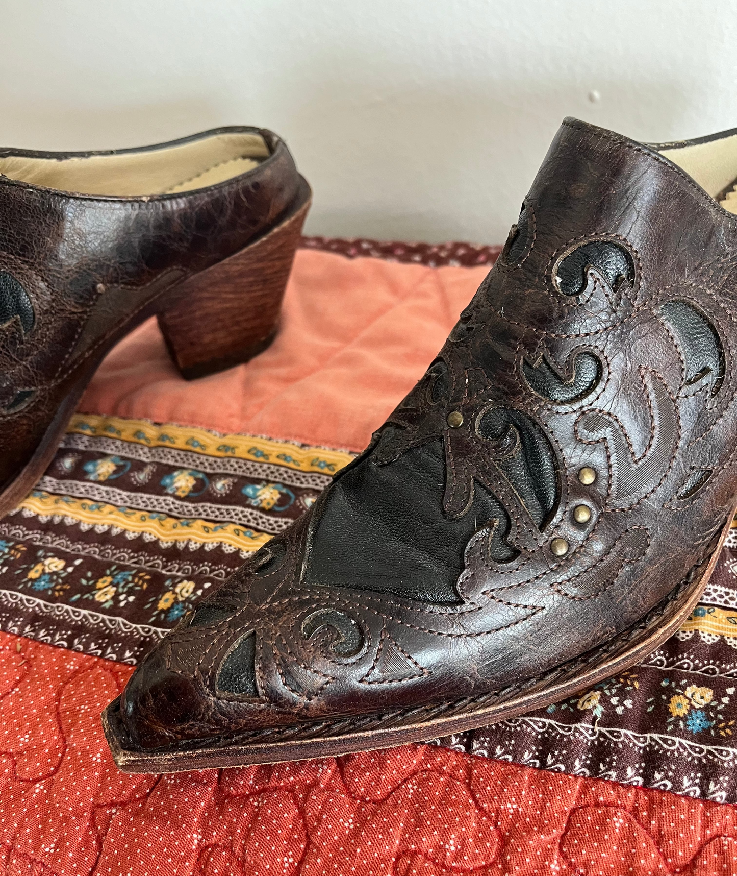 Vintage Coral Brown and Black Leather Cuban Heel Pointed Mules | Size 7